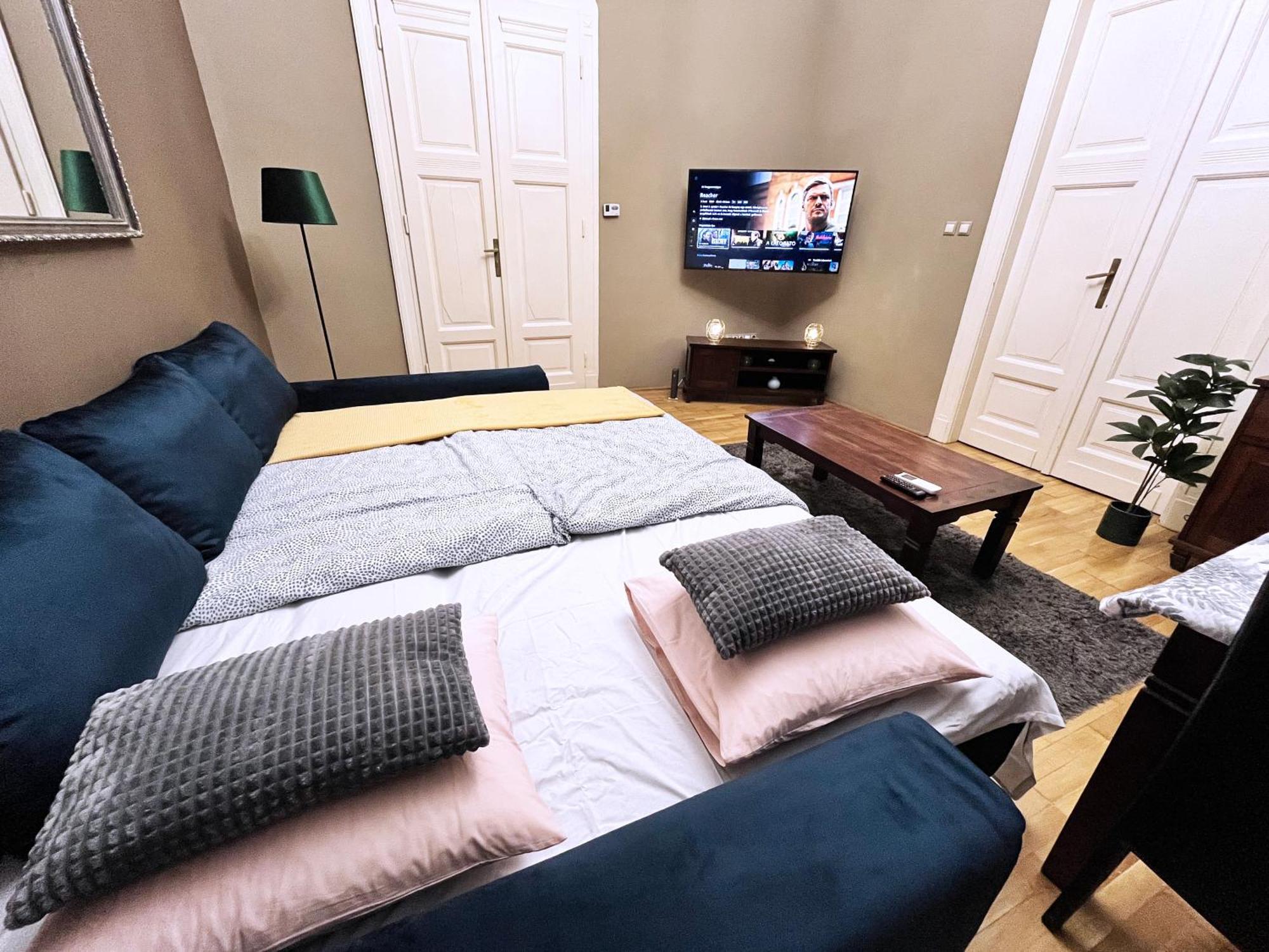 M13 Rustic Stylish With King Bed & Friendly Host Apartment Budapest